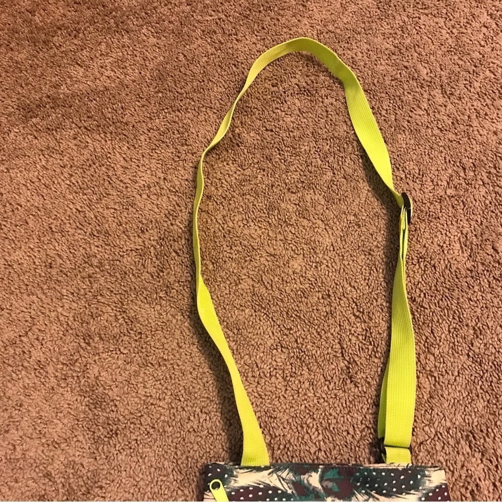 KAVU For Keeps Bag With Hip Crossbody Adjustable Purse Strap - Picture 2 of 7